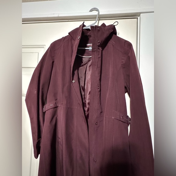 Maroon Kirkland Signature Rain Jacket size small - Picture 4 of 8